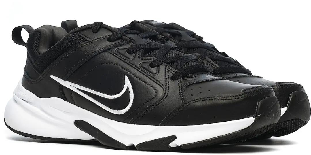 Nike Defy All Day Sportschoenen 42 - Zwart