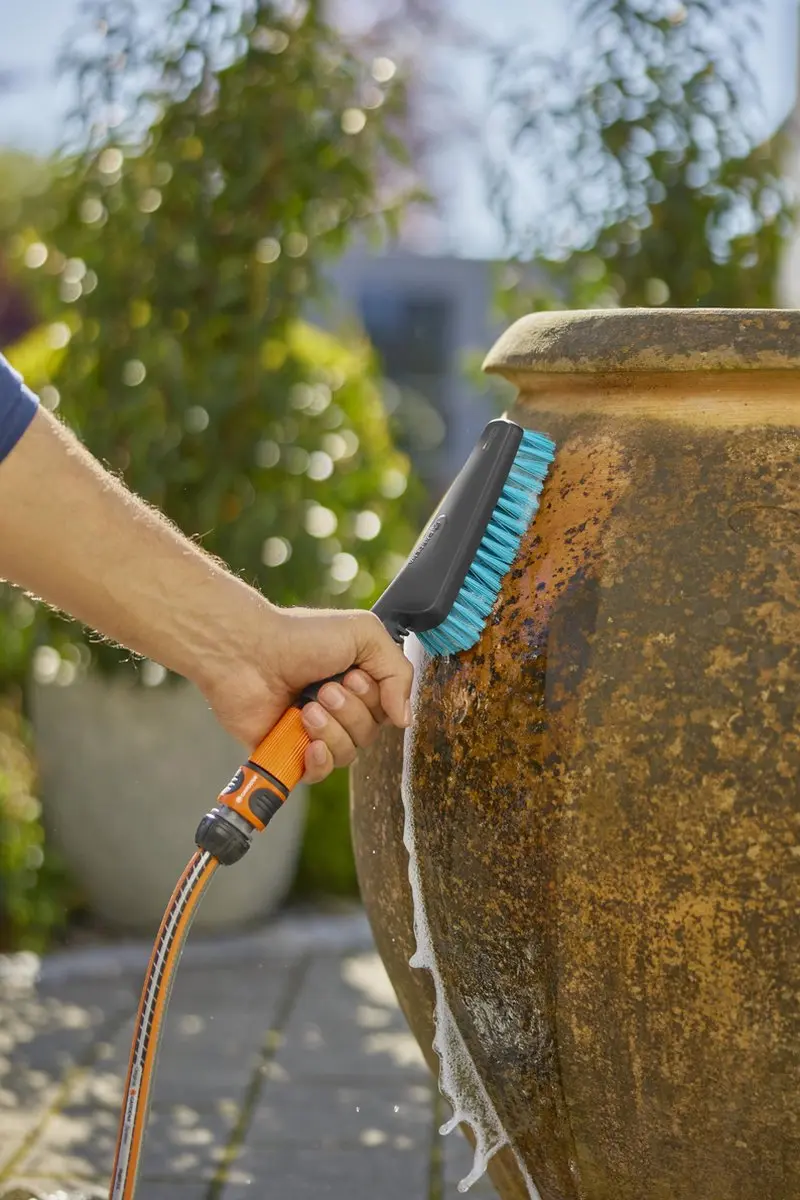 Gardena Cleansystem Handborstel S Hard - met slangaansluiting - afbeelding 6 van 6