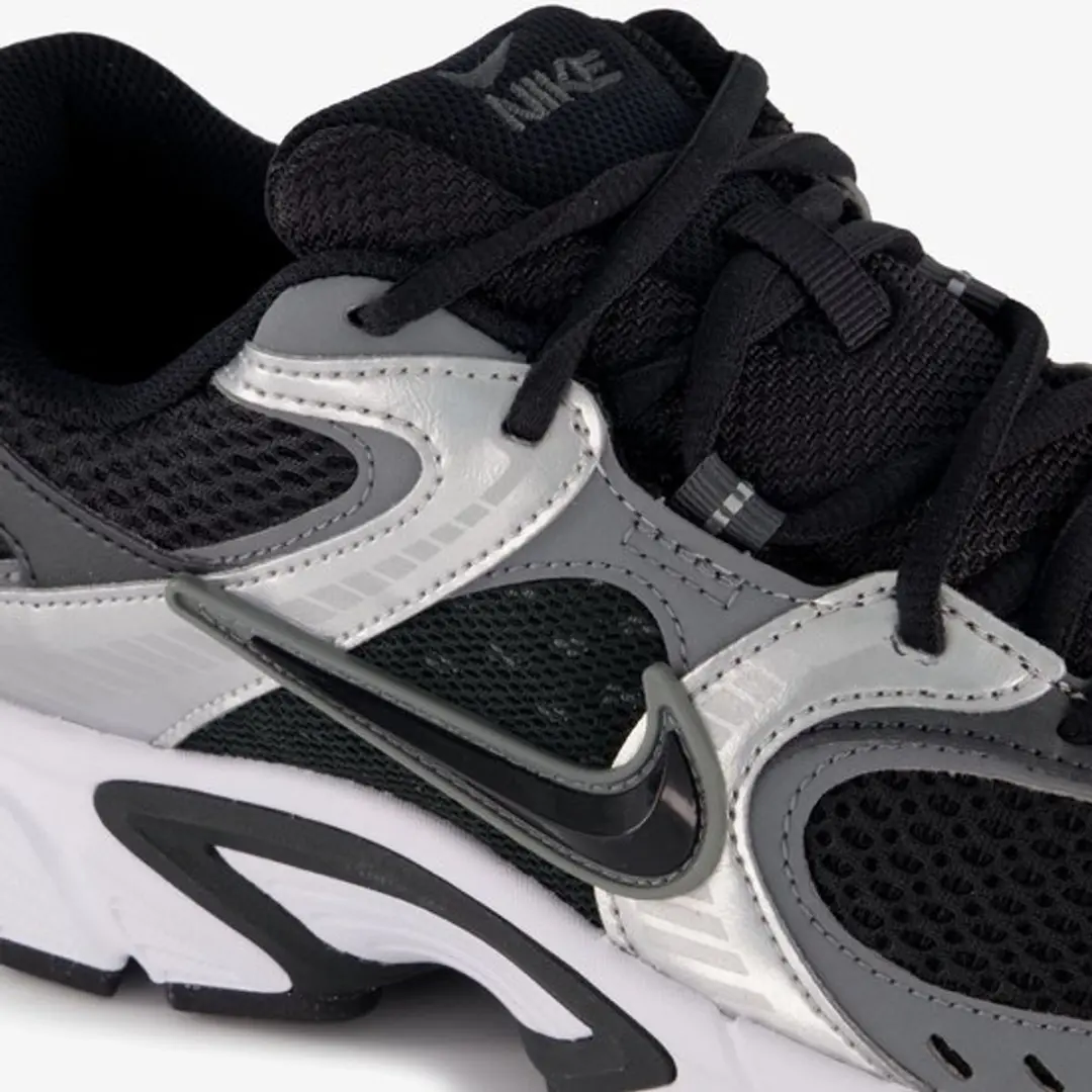 Nike V5 HJ5228-004 Heren Sneakers - Zwart