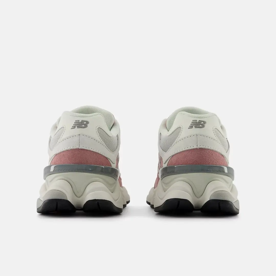 New Balance 9060 - Schoen - Maat 45.5 - Rosewood/Wit