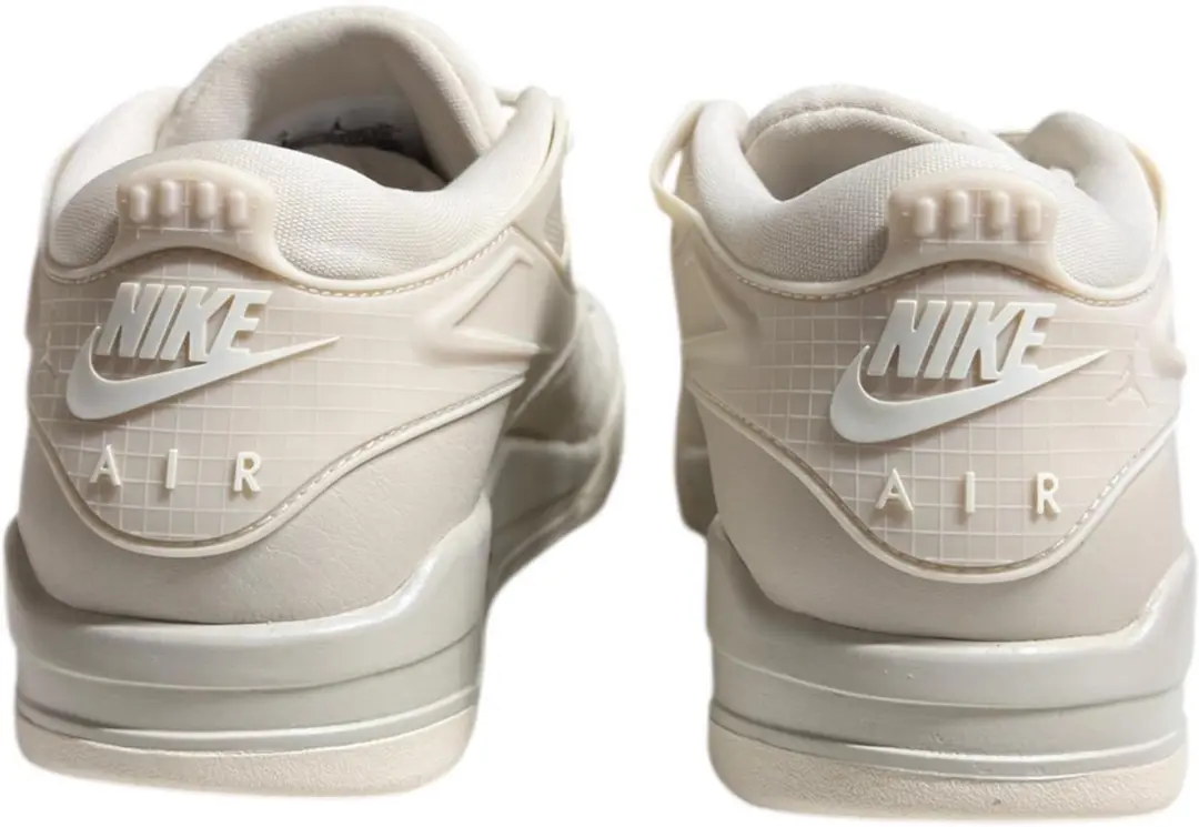 Jordan Air Jordan 4 RM Dames Sneakers - Maat 41 Beige