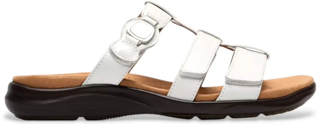 Clarks Kitly Pearl leren schoenen wit lakleer