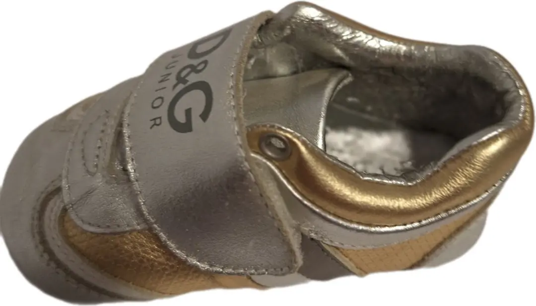 D&G BABY SNEAKER IN SILVER MET GOLDLINE SIZE 17