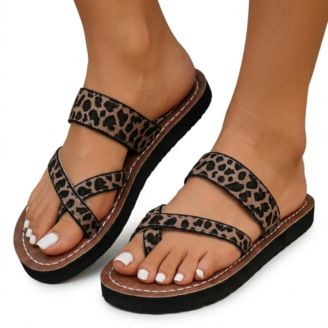 Donkerbruine teenslippers dames met luipaardprint bandjes