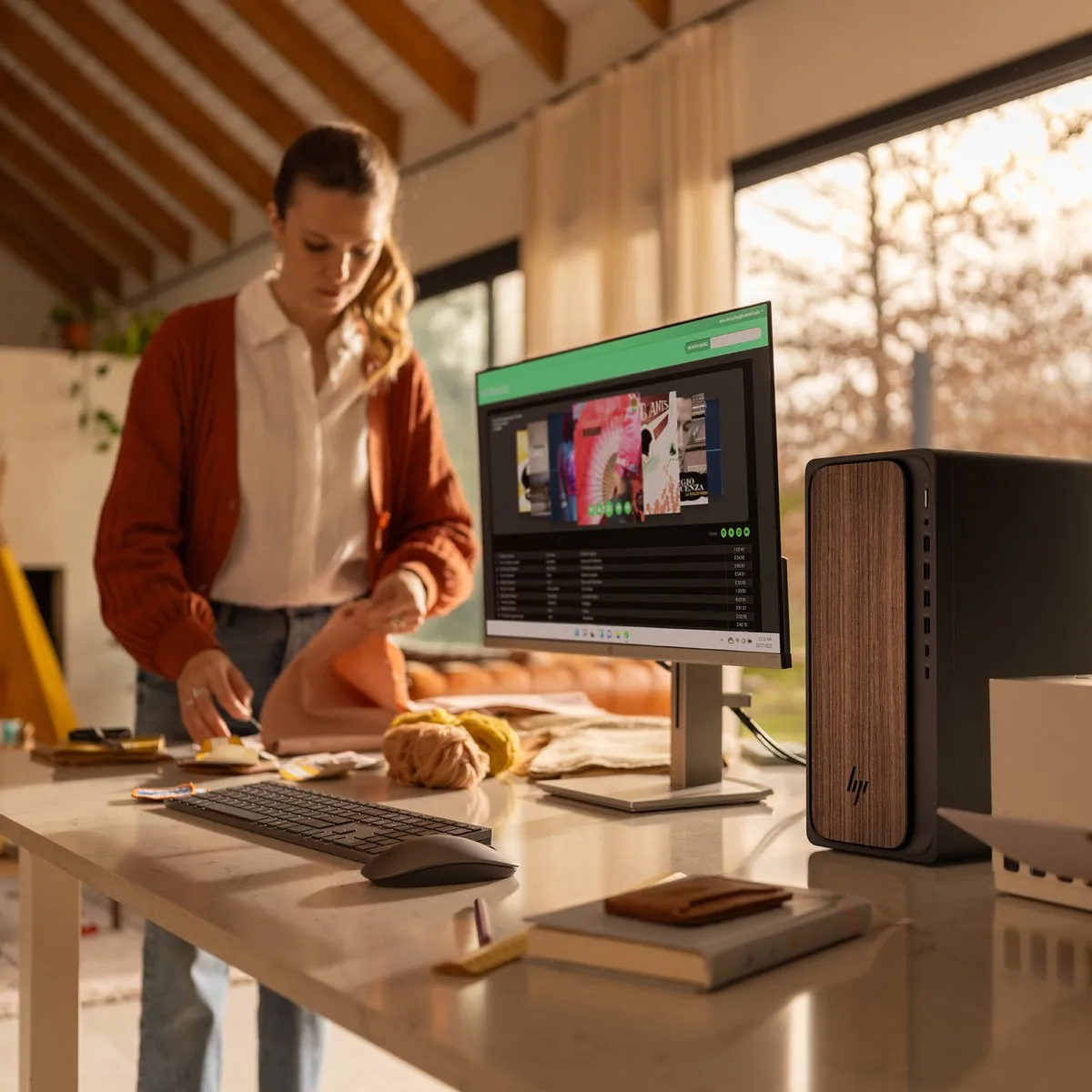 HP OmniDesk AI M03-0771nd Desktop - 32GB RAM 1TB SSD