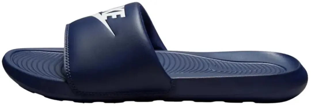 Nike victori one in de kleur marine.