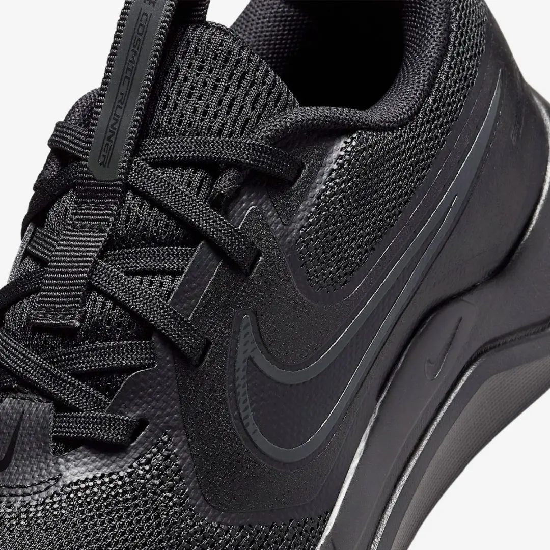 Nike Cosmic Runner GS Sneakers - 38 - Zwart