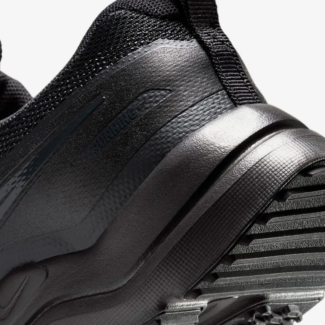 Nike Cosmic Runner GS Sneakers - 38 - Zwart