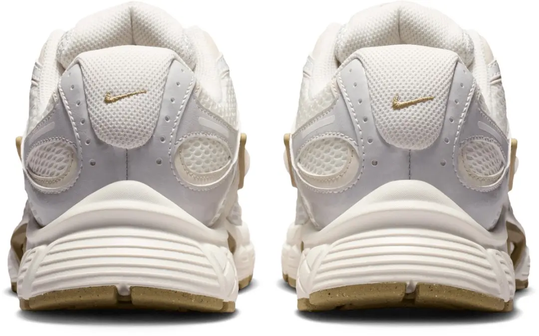 Nike V5 RNR Sneakers Dames - Beige - 39