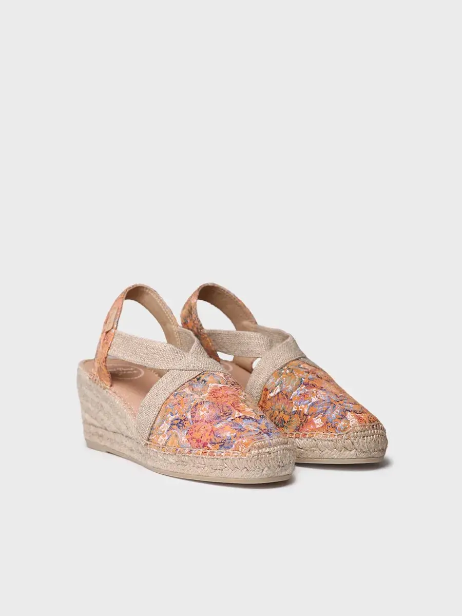 Dames espadrille van bedrukt leer met sleehak en elastische bandjes