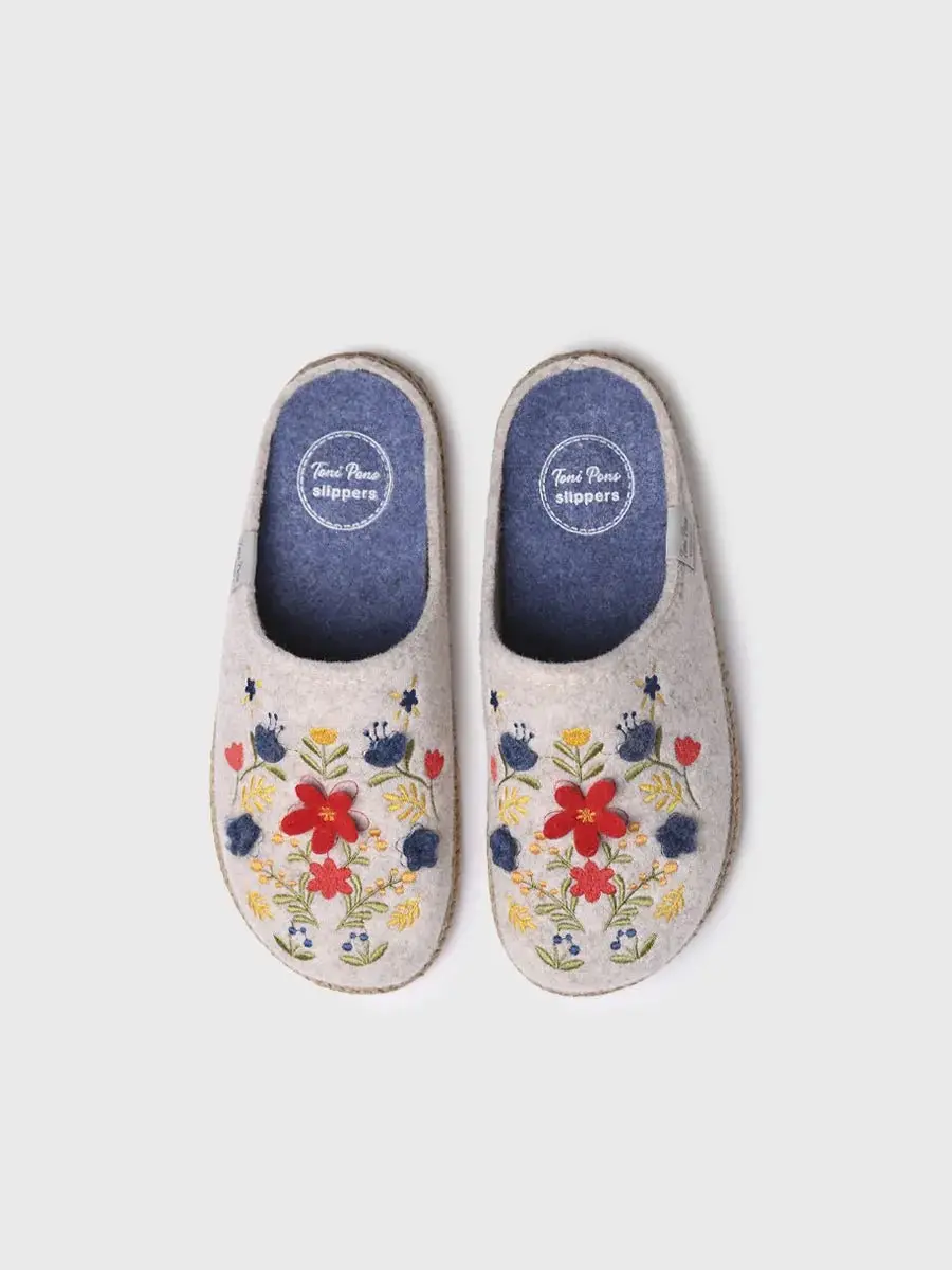 Damesslippers van vilt met bloemen