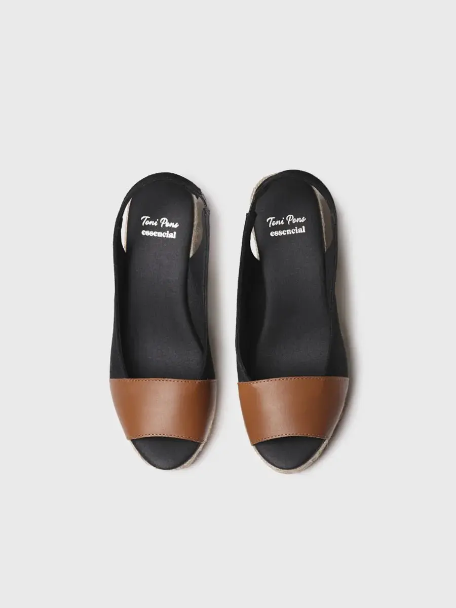 Espadrilles met sleehak en leren details