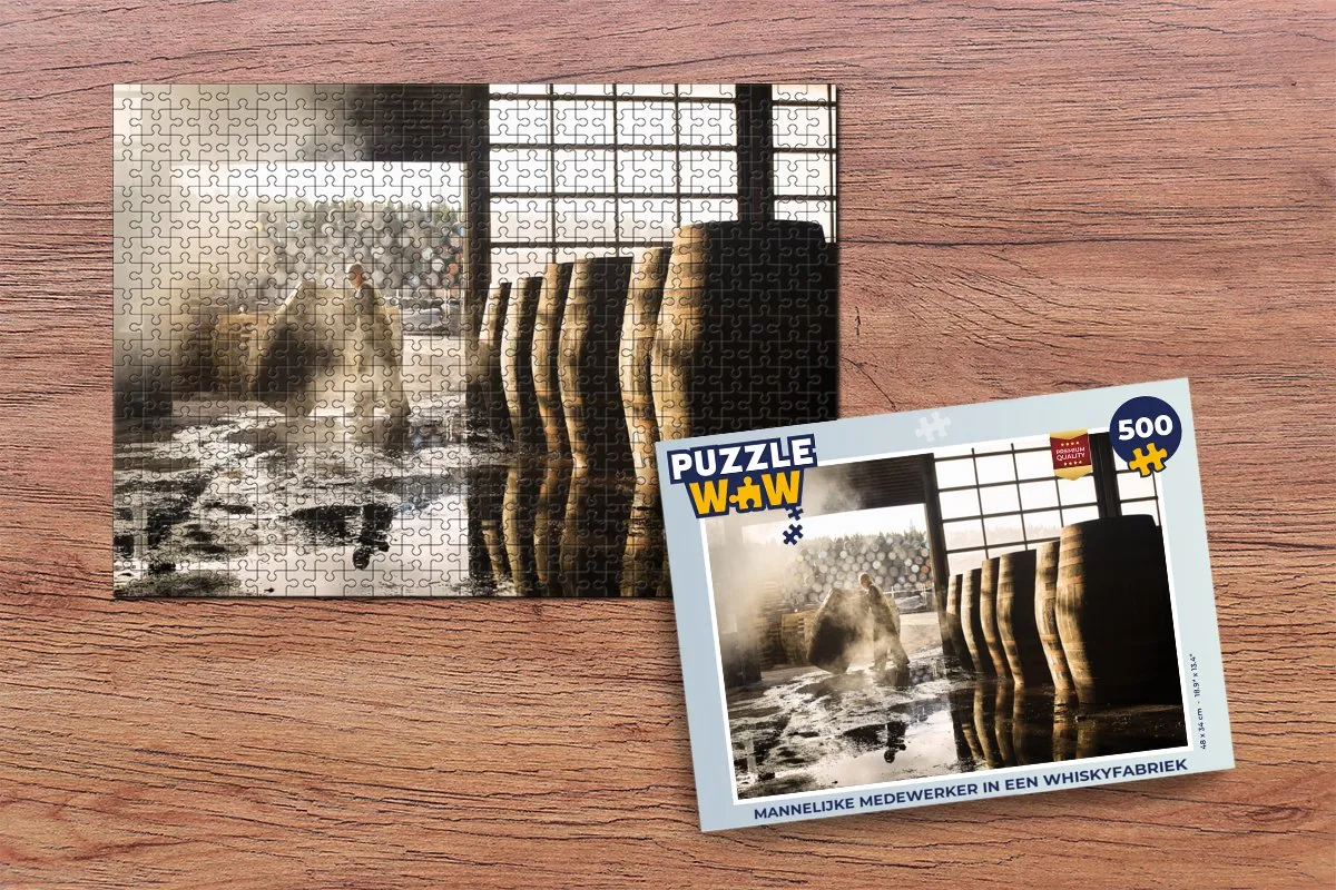 PuzzleWow Legpuzzel Mannelijke Medewerker Whiskyfabriek 500 Stuks - Multicolor