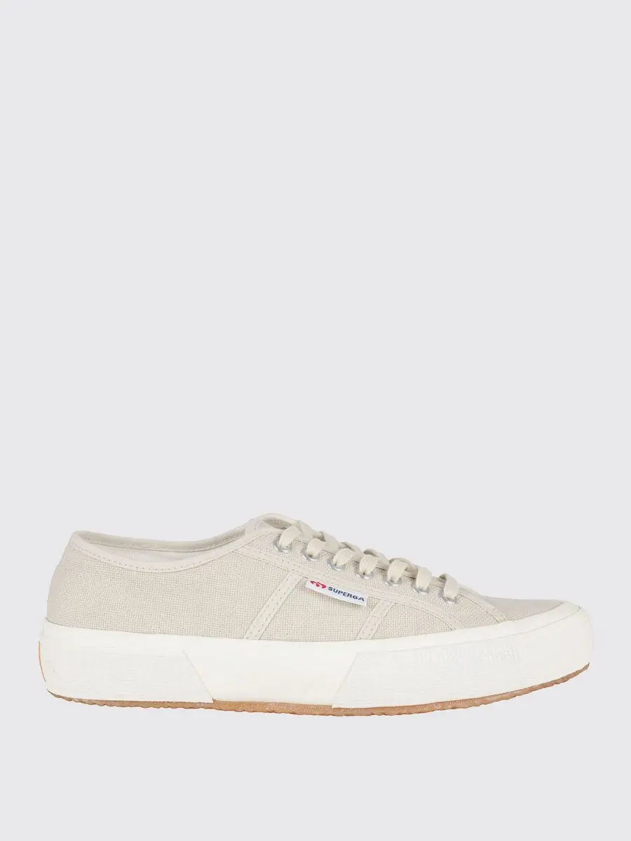 Classic Platform Footwear with Lace-Up Closure and Rubber Sole for
