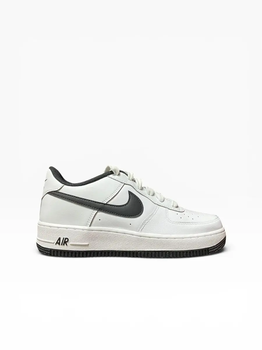 Nike Air Force 1 LV8 3