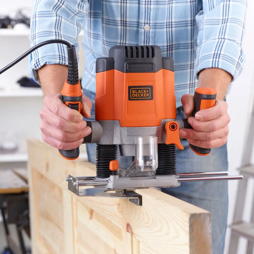 Black+Decker KW1200E-QS Bovenfrees 1200W - afbeelding 2 van 4