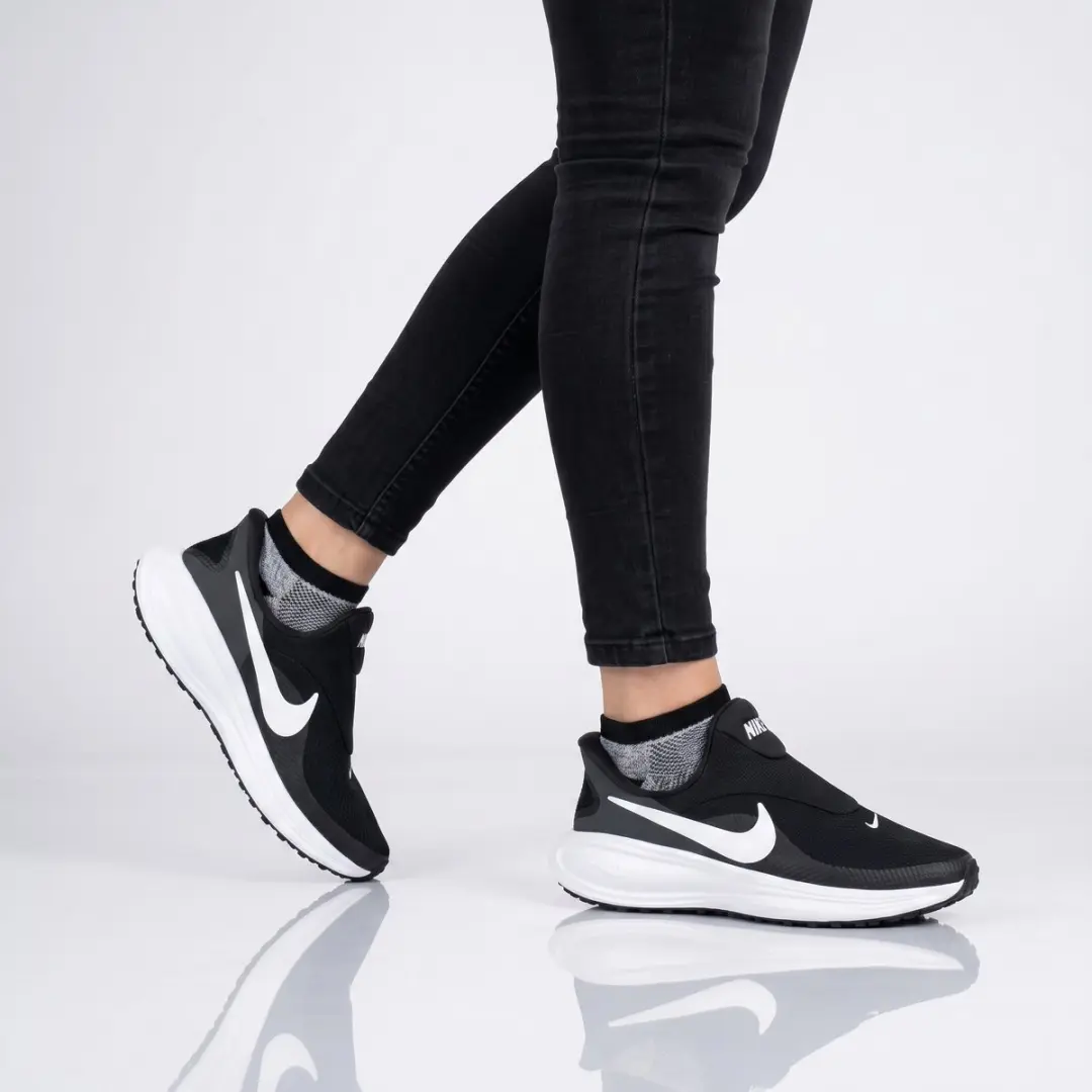 Nike Revolution 8 EasyOn HQ2415-001 Dames Sneakers - Zwart