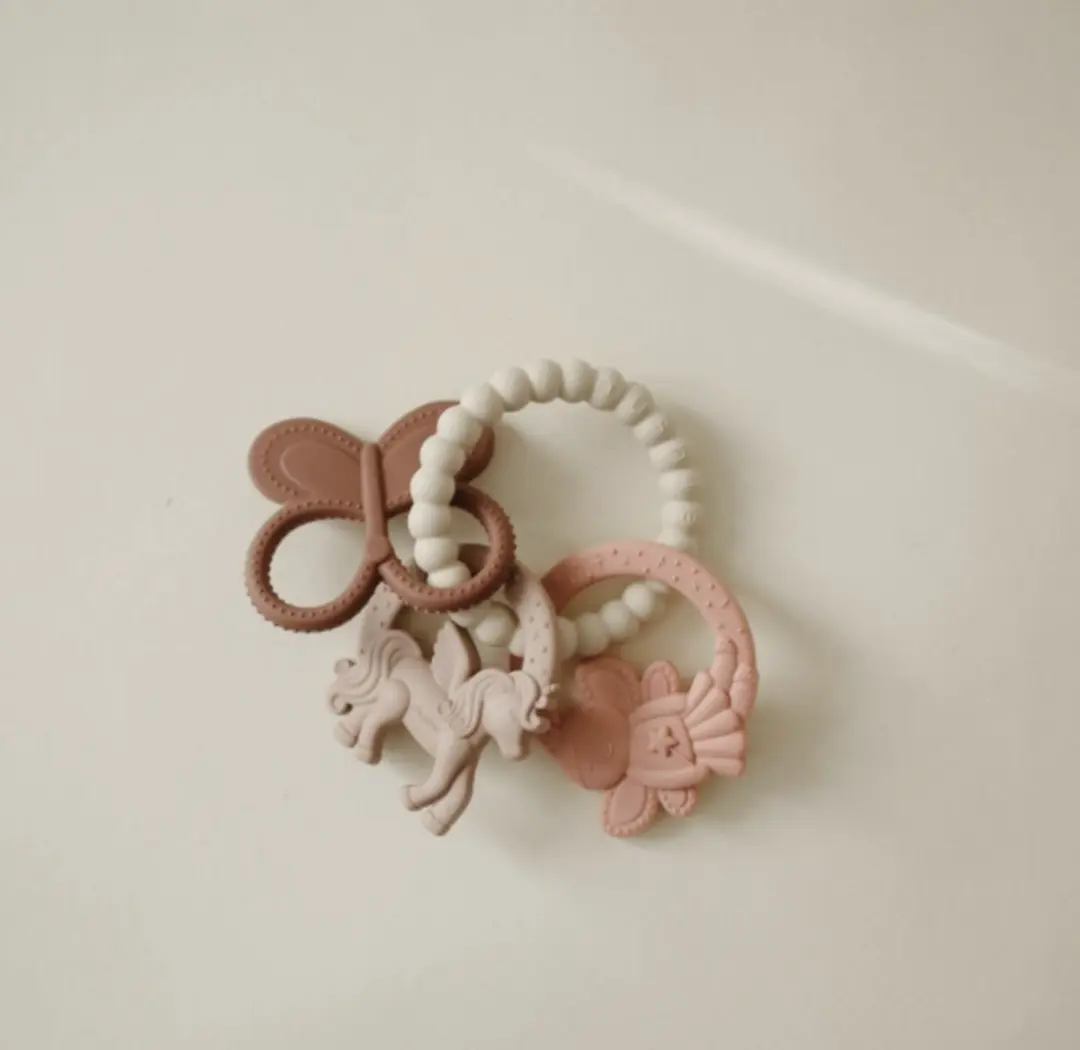Mushie Bijtring Silicone Fairy - Beige/Rozes/Paars - afbeelding 5 van 5