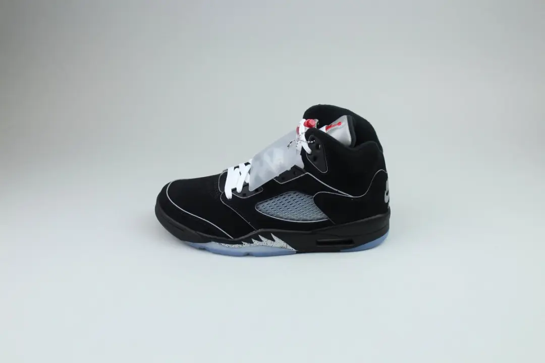 Air Jordan 5 'Black Metallic Reimagined' (2025) maat 47.5