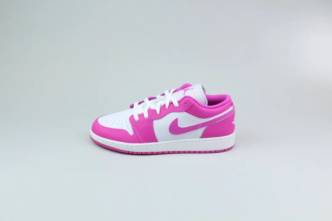 Air Jordan 1 Low 'Fire Pink' (GS) maat 39.