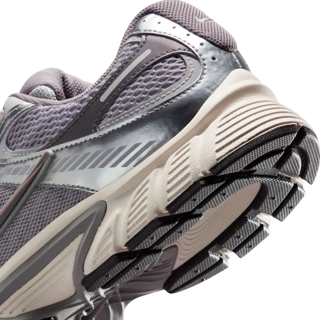 Nike V5 HJ5228-003 Sneakers - Grijs
