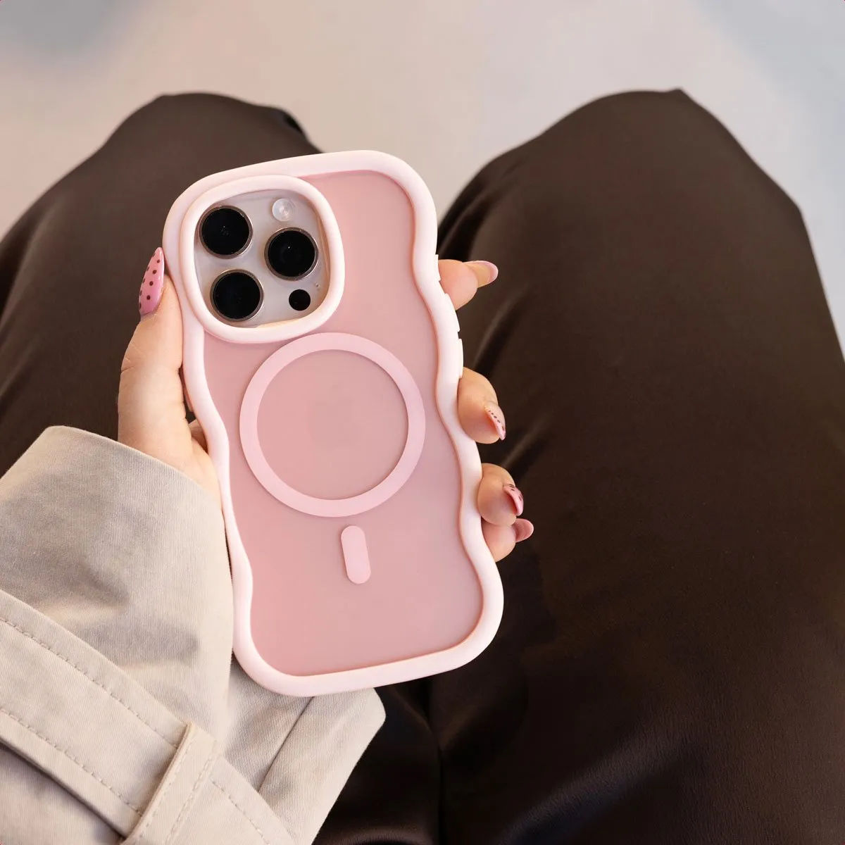 Selencia Wavy Case iPhone 16 Pro Max - Roze