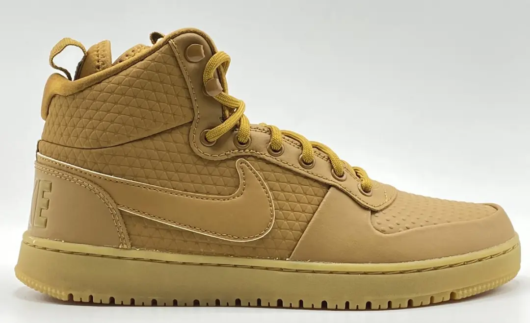 Nike Court Borough Mid Winter