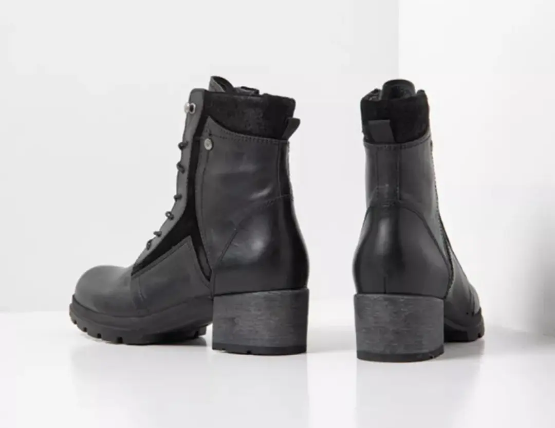 Wolky 0610030-000 Dames Veterboots - Zwart