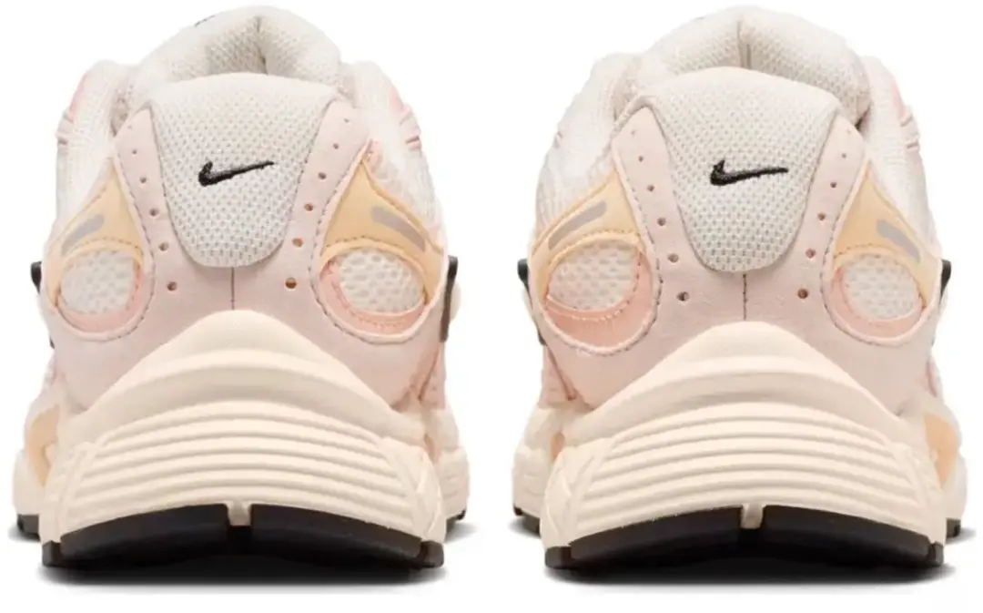 Nike V5 RNR Sneakers - Maat 38.5 - Chalk/Silt Red/Arctic Orange - afbeelding 4 van 5