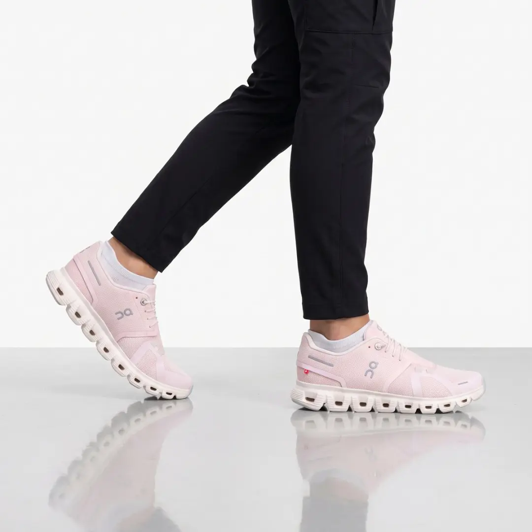 ON Running Cloud 6 Dames Sneakers - Roze - Maat 37 - afbeelding 2 van 6