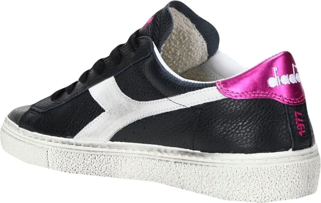 Diadora