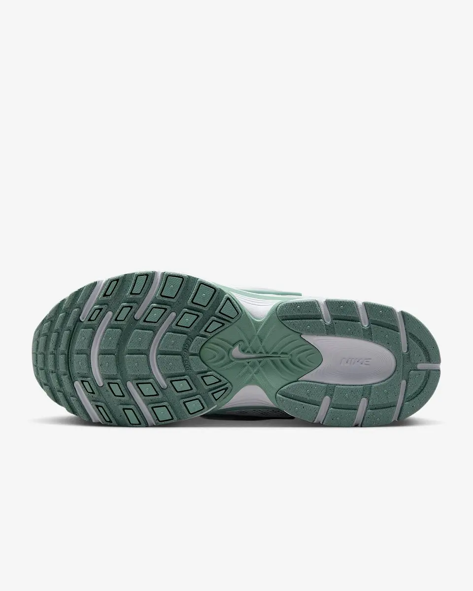 Nike V5 RNR Dames Sneakers - 35.5 - Summit White/Vast Grey