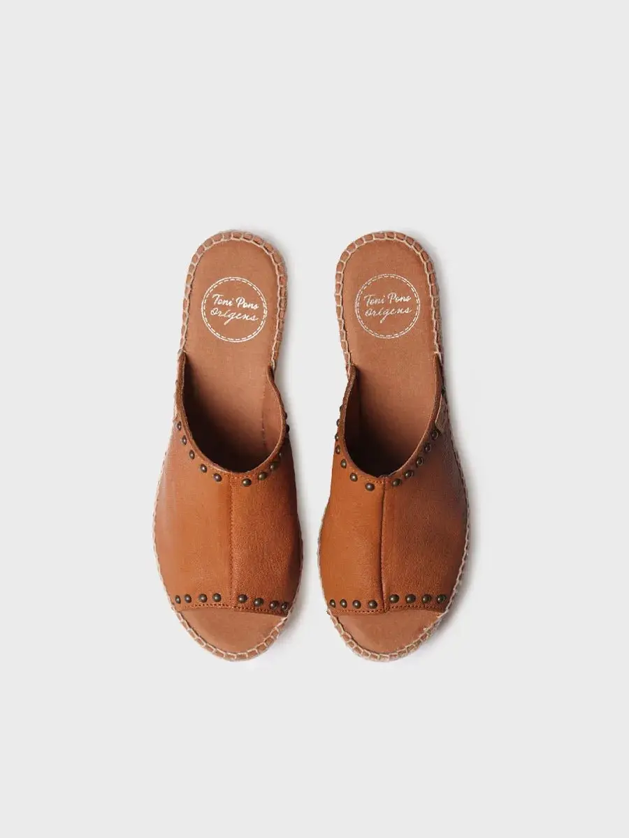 Dames espadrille zonder achterkant van leer met sleehak en studs