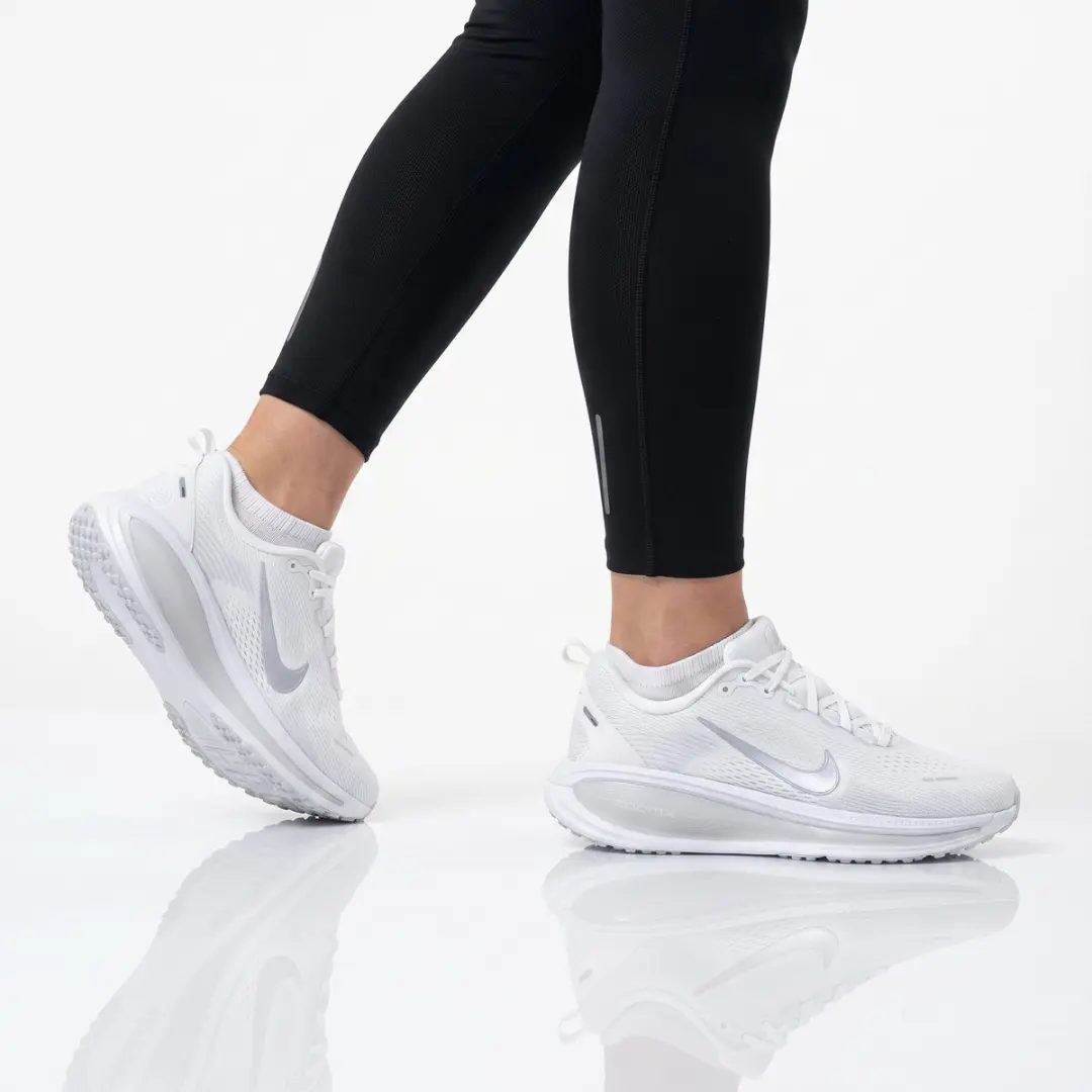 Nike Vomero 18 W Dames Hardloopschoenen HM6804-104 - Wit
