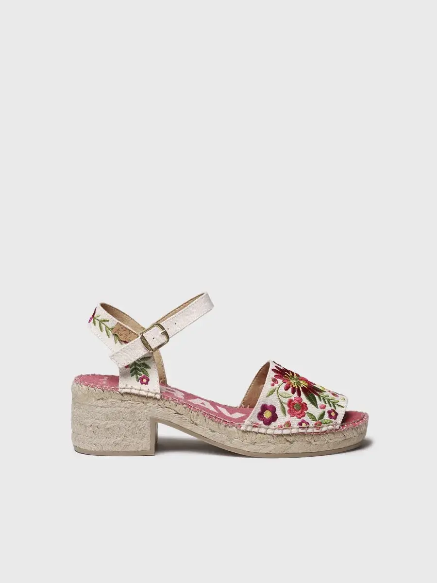 Dames espadrille met lage hak en bloemenborduurwerk