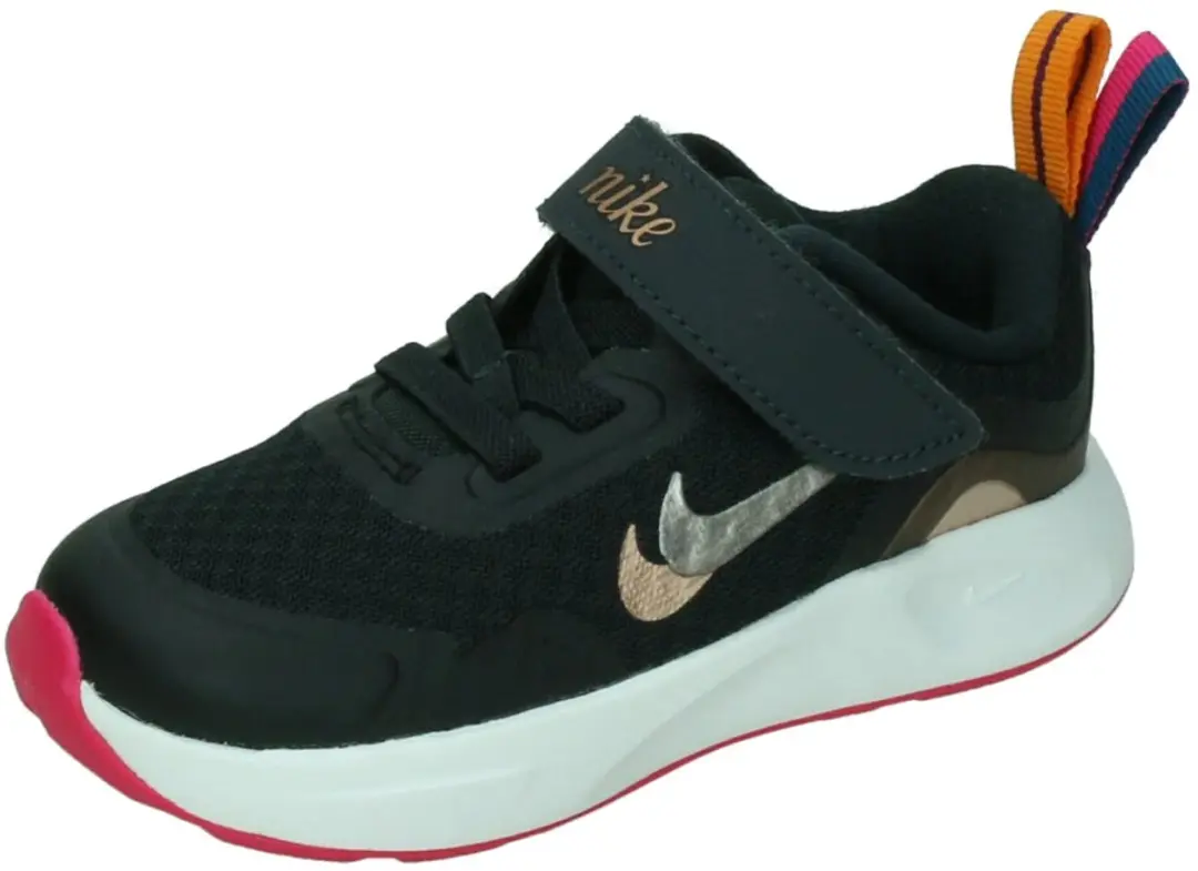 Nike wearallday in de kleur zwart.