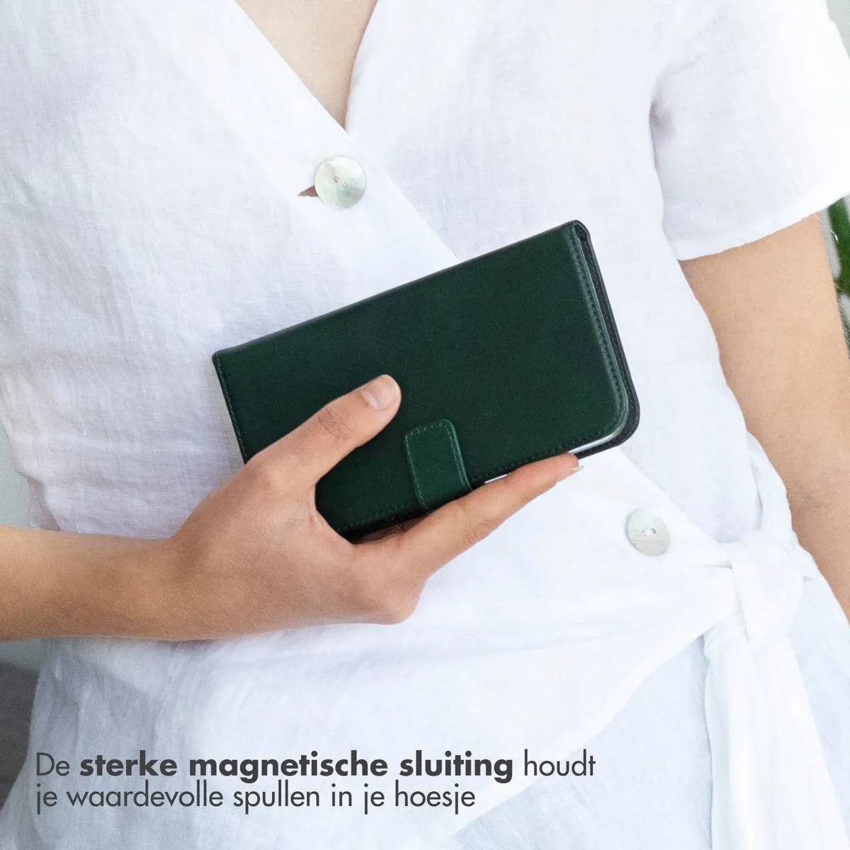 Selencia Hoesje iPhone 15 Bookcase - Groen - 3 Pasjes