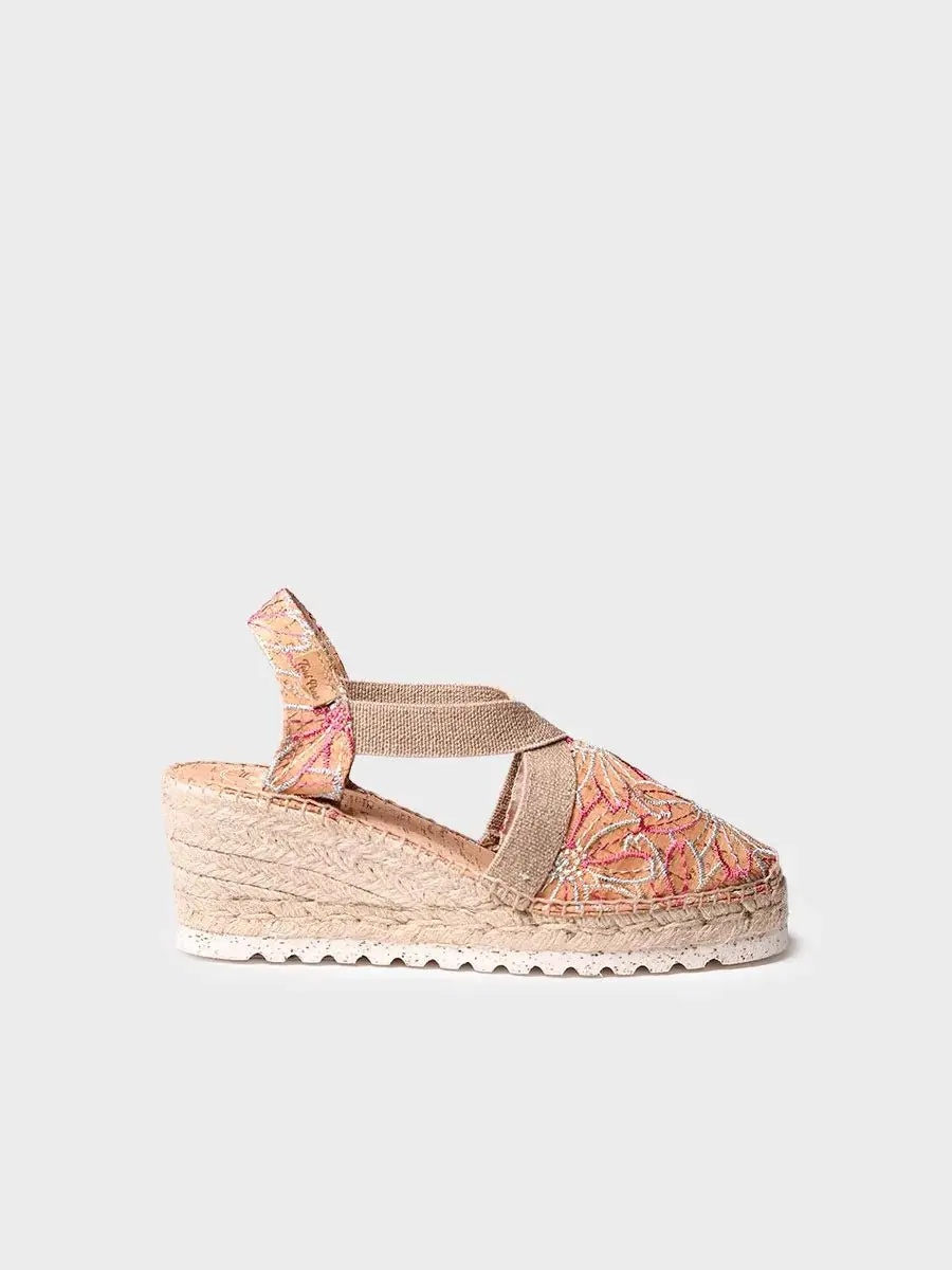Geborduurde espadrille met middelhoge sleehak