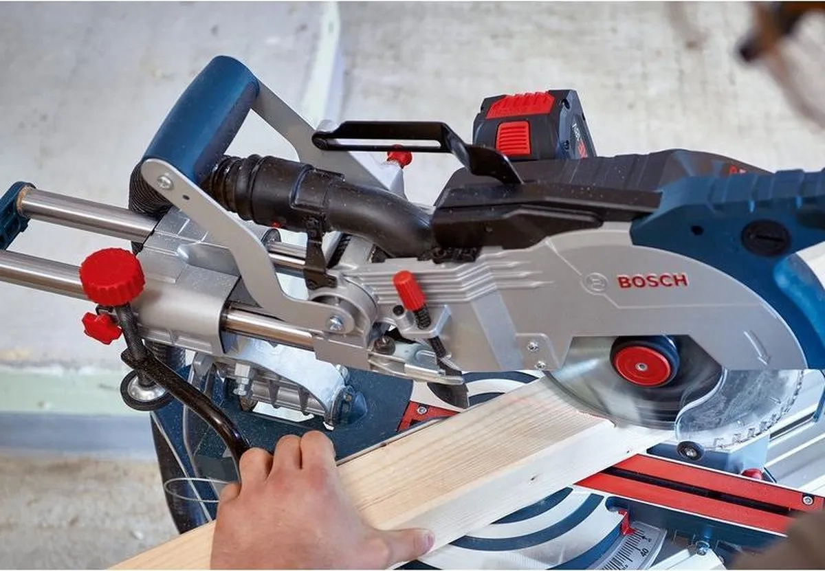 Bosch Professional GCM 18V-216 Afkortzaag - 1500W - 216mm