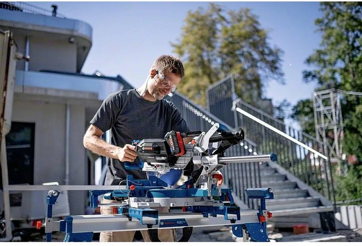 Bosch Professional GCM 18V-216 DC Kap- en Verstekzaag - 216mm