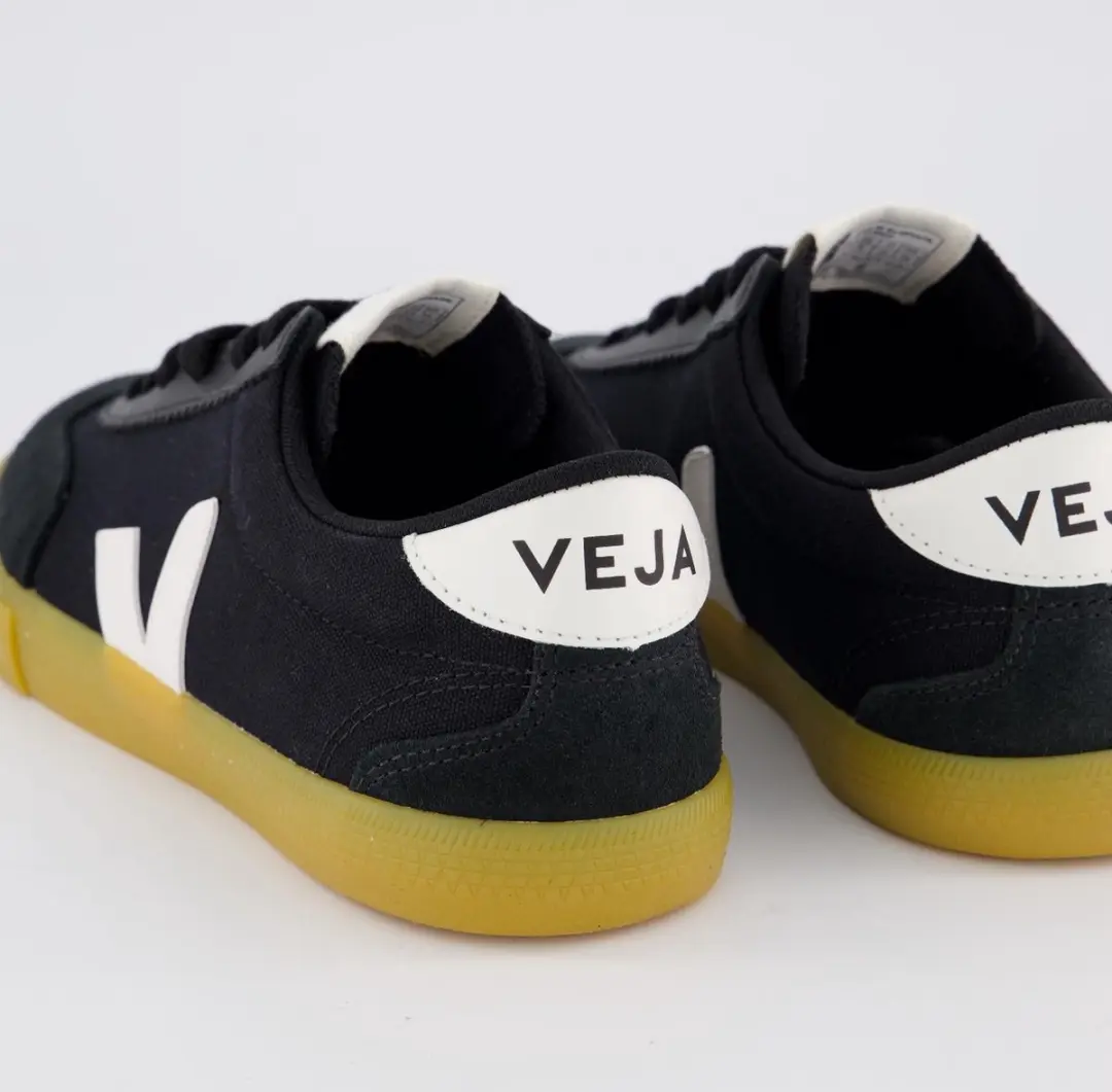 Veja Volley Canvas Sneakers - Zwart - afbeelding 2 van 6