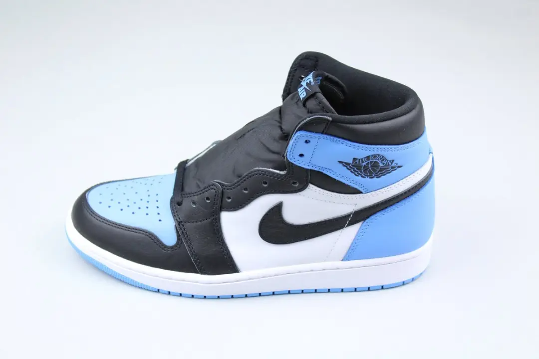 Air Jordan 1 Retro High OG 'UNC Toe' maat 47