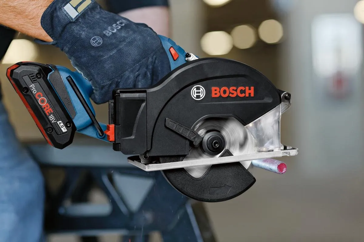 Bosch Professional GKM 18V-50 Metaalcirkelzaag 136mm - 06016B8001