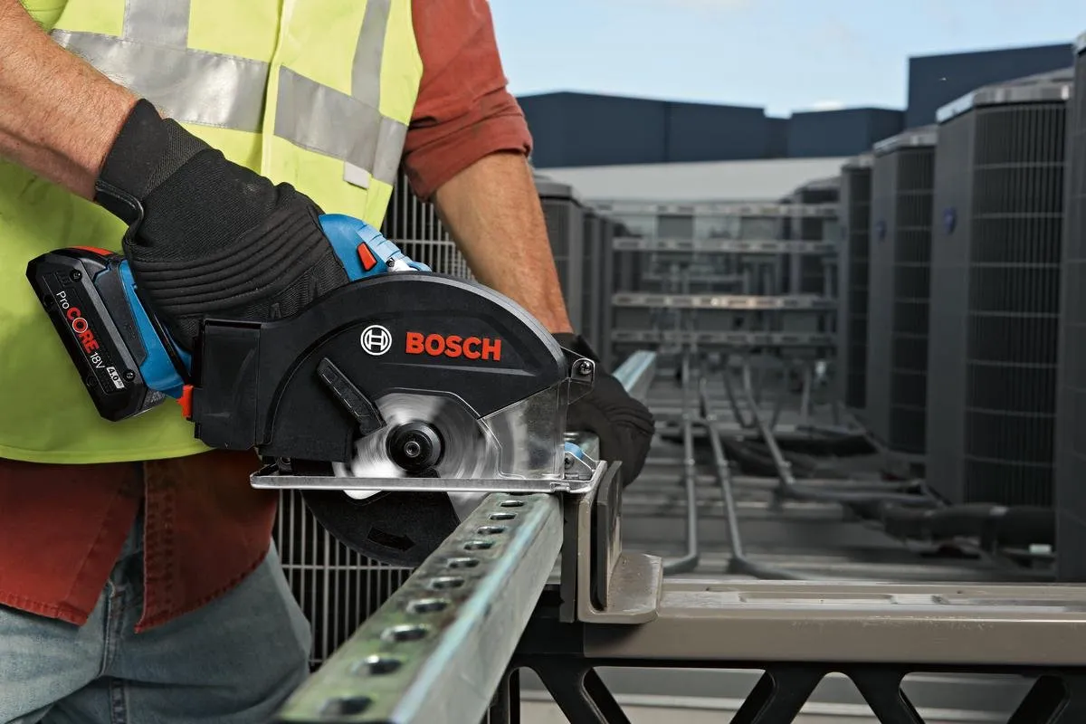 Bosch Professional GKM 18V-50 Metaalcirkelzaag 136mm - 06016B8001