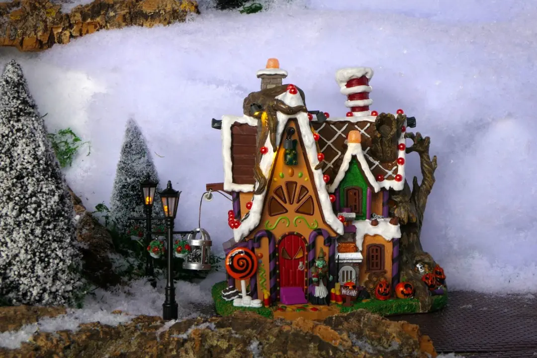 Lemax Spooky Town Candy Witch Cottage - Multicolor