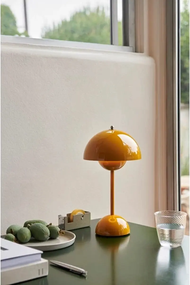 &Tradition Verner Panton Flowerpot VP9 Tafellamp - Geel - afbeelding 3 van 4