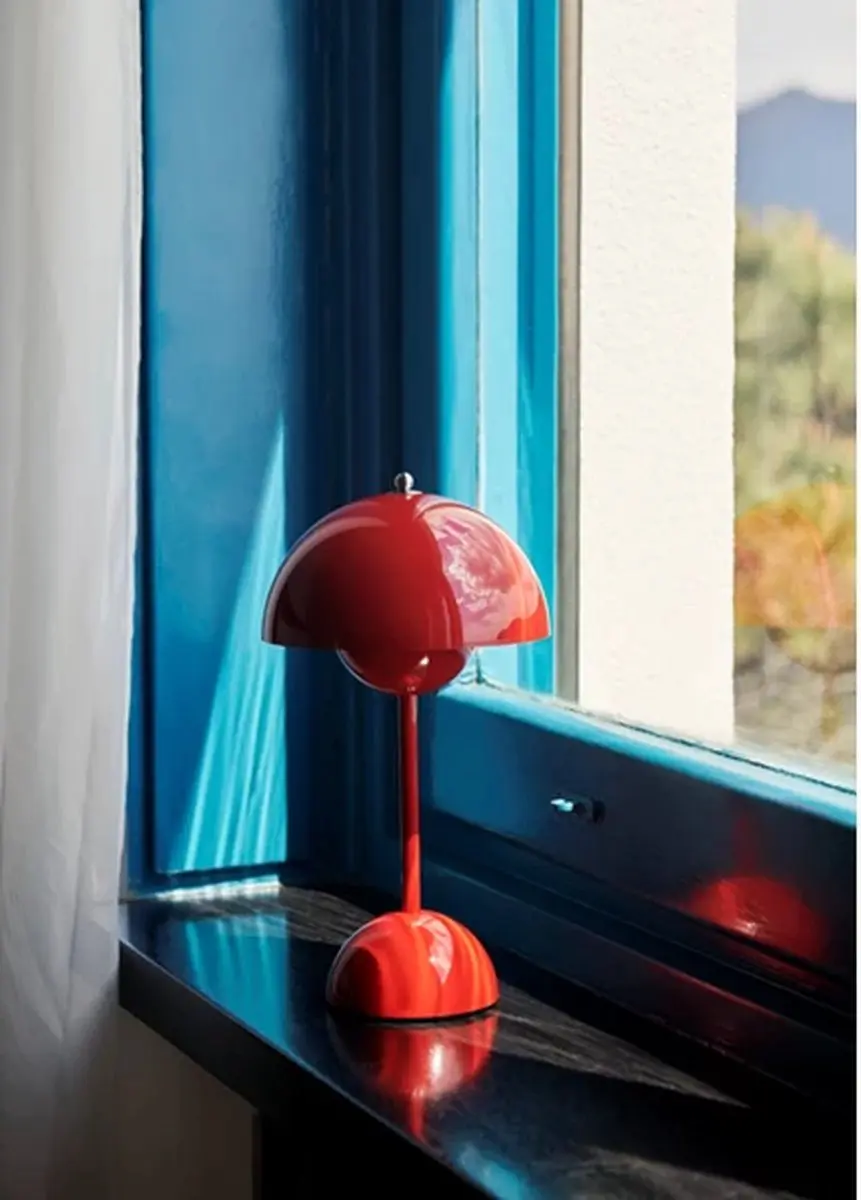 &Tradition Verner Panton Flowerpot VP9 Tafellamp - Rood - afbeelding 4 van 4