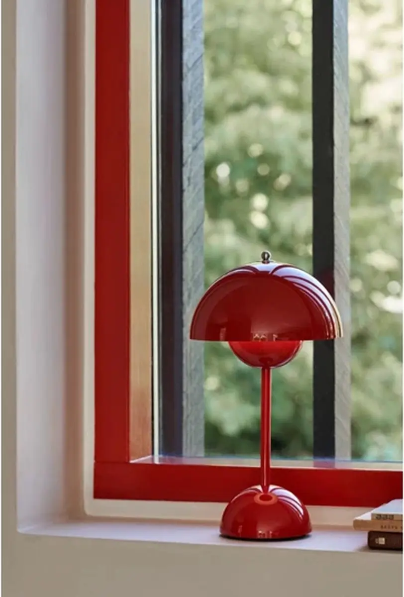 &Tradition Verner Panton Flowerpot VP9 Tafellamp - Rood - afbeelding 3 van 4