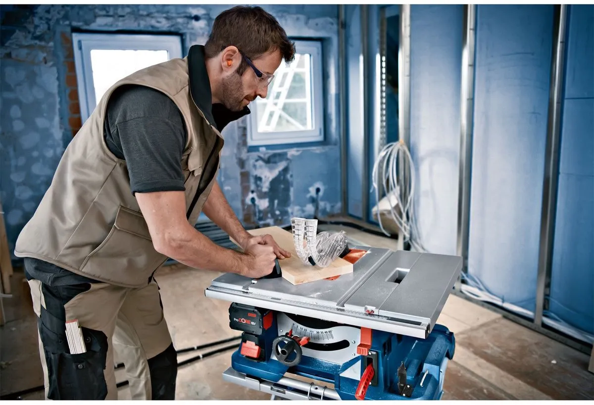 Bosch Professional GTS 18V-216 Zaagtafel 216mm