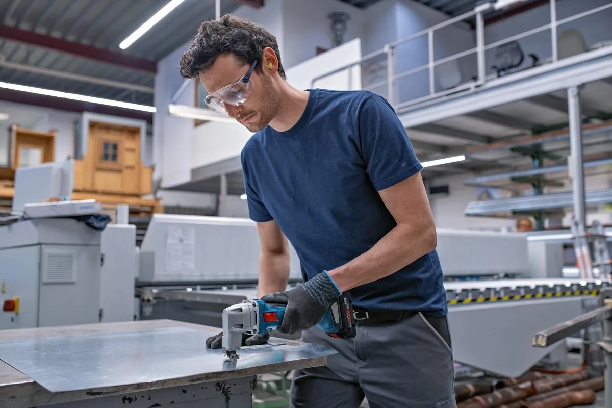 Bosch Professional GSC 18V-16 E Plaatschaar 18V - Metaal